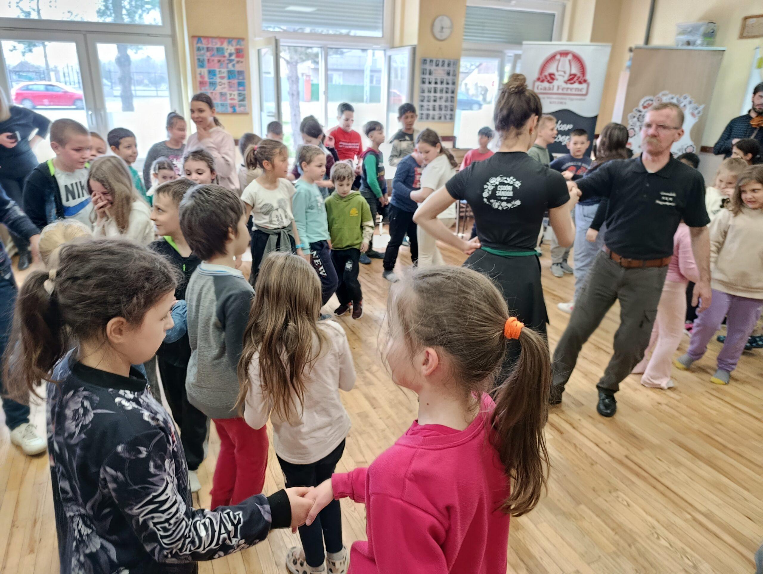 Плесна група ,,Вацкор“ Салаи школа